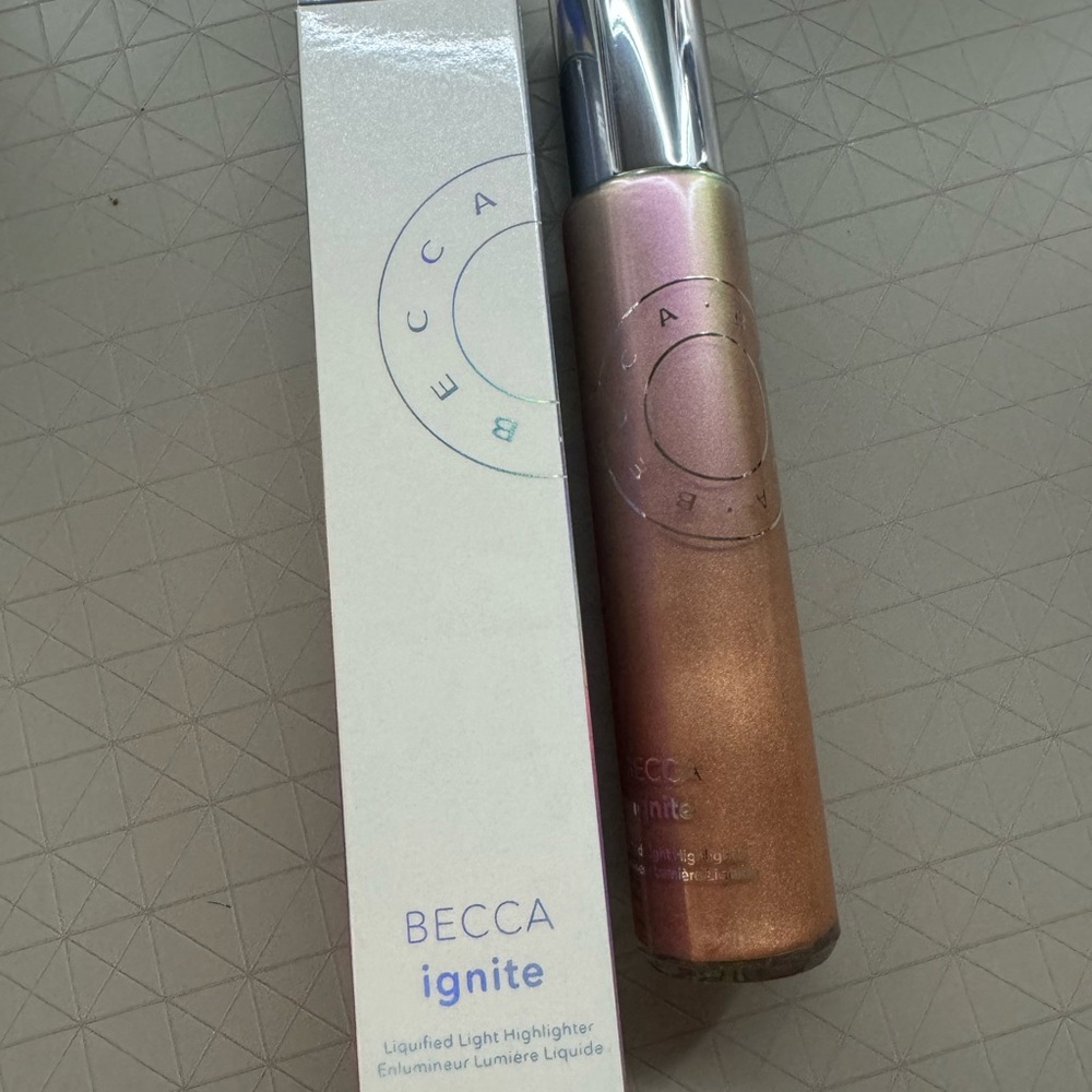 BECCA Ignite Liquified Light Highlighter - gratitude